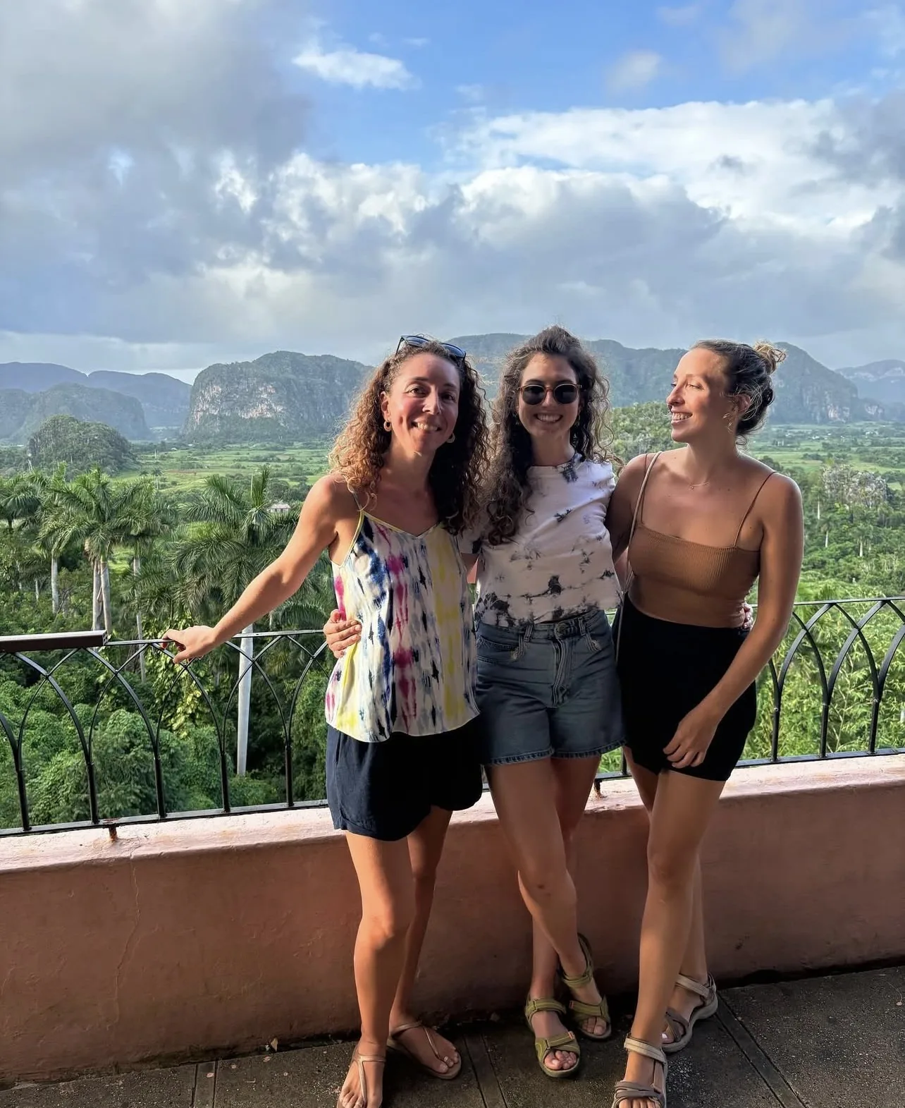 Carolina y Carmen en Cuba