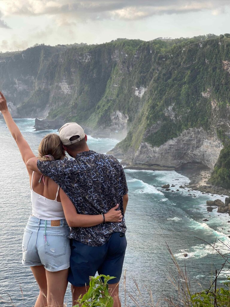 Viajeros de Viajes Ukiyo durante una experiencia en Indonesia